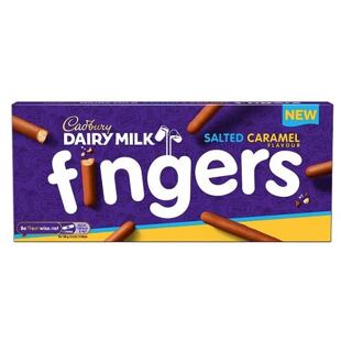 Cadbury Fingers sušenky s polevou z mléčné čokolády s příchutí slaného karamelu 114 g